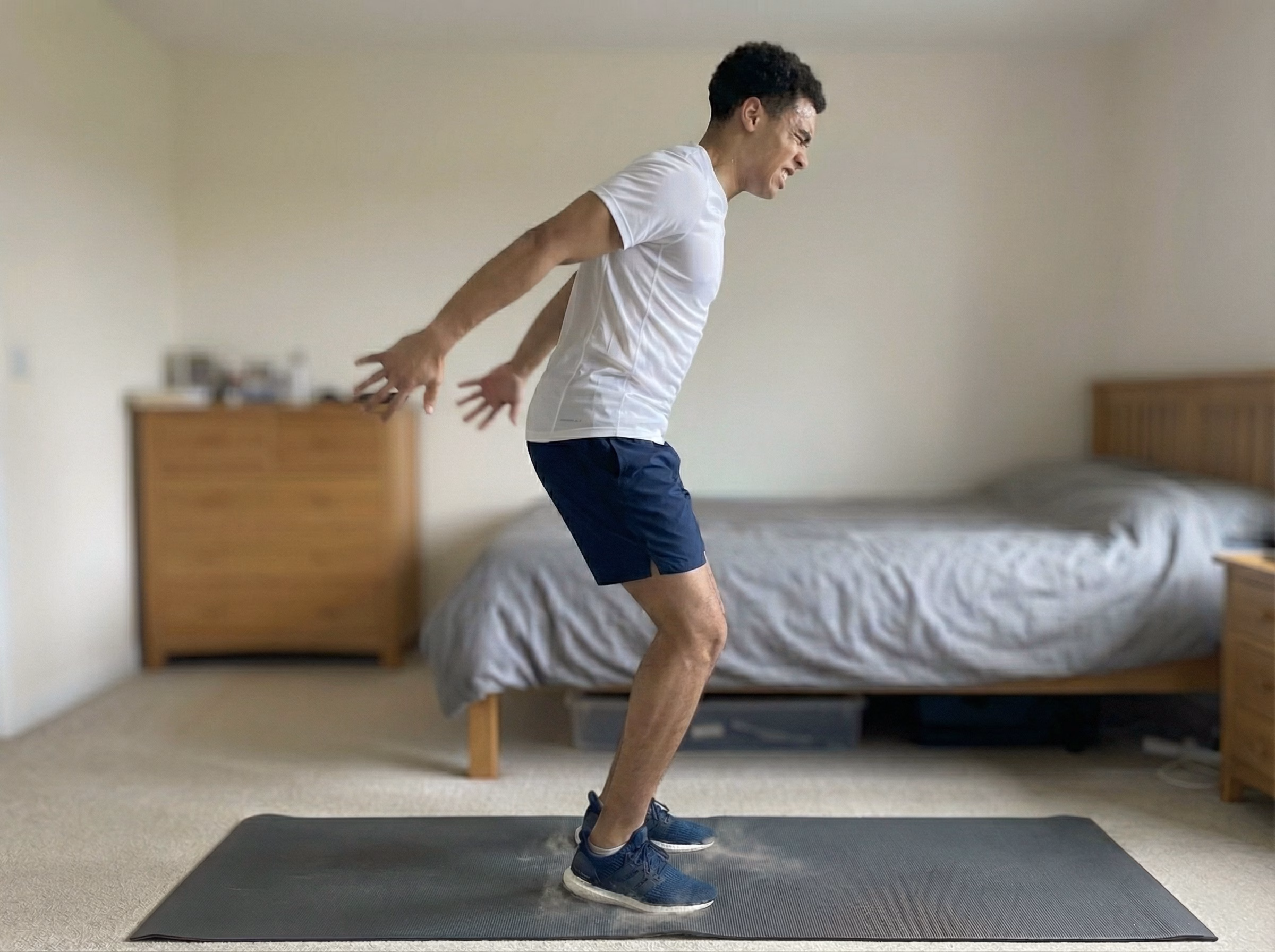 Mistake – Teen landing with knees caving inward in a jump squat