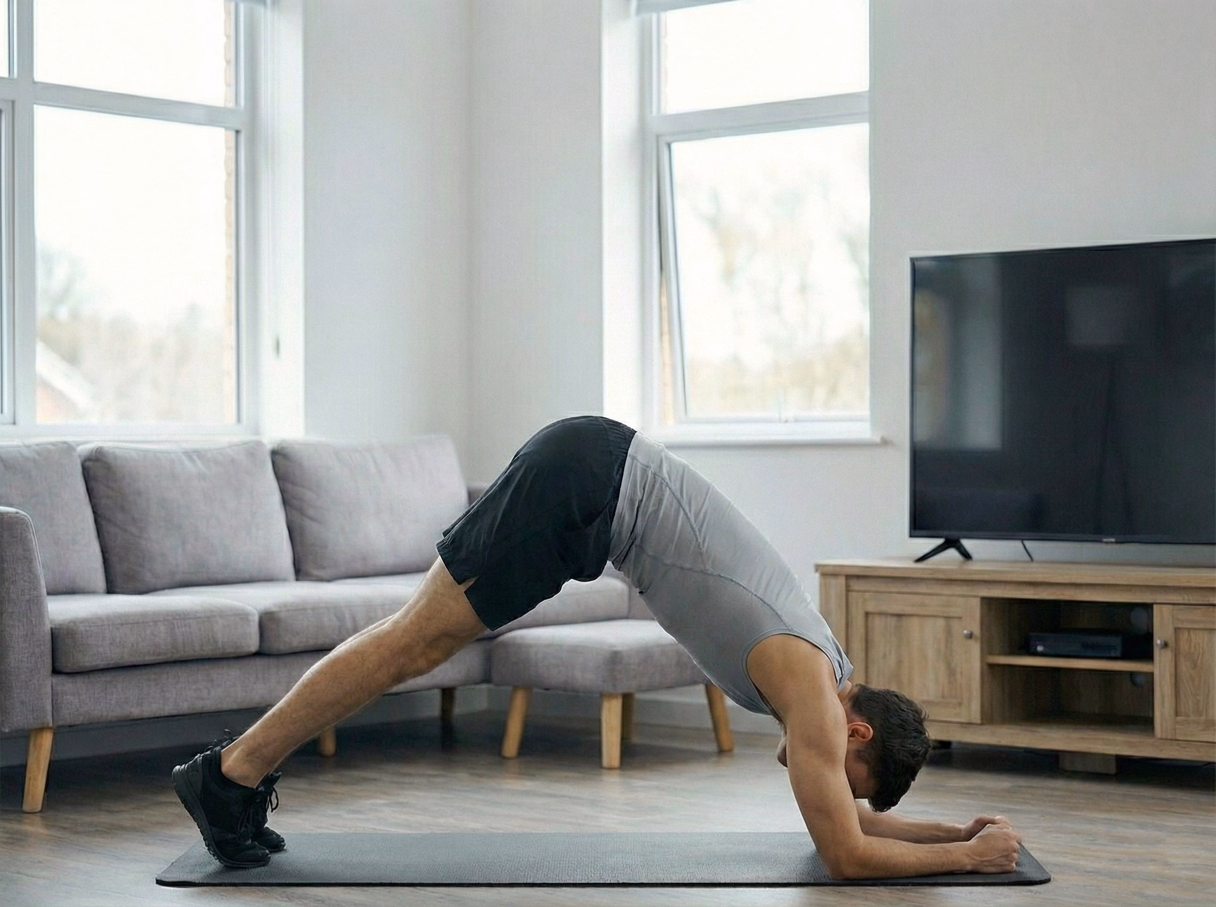 Mistake – Piked hips and turtled neck in plank