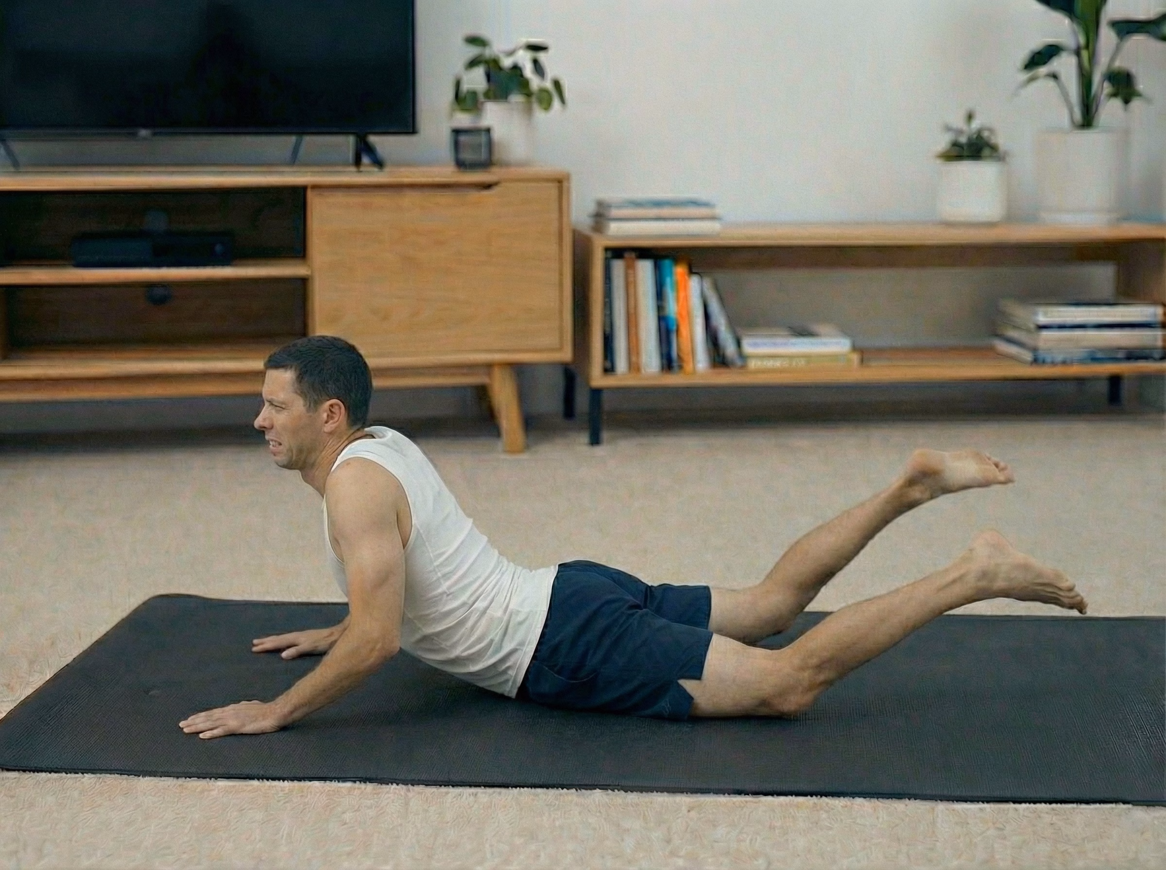 Mistake – Floppy Superman hold with shrugged shoulders and poor neck position