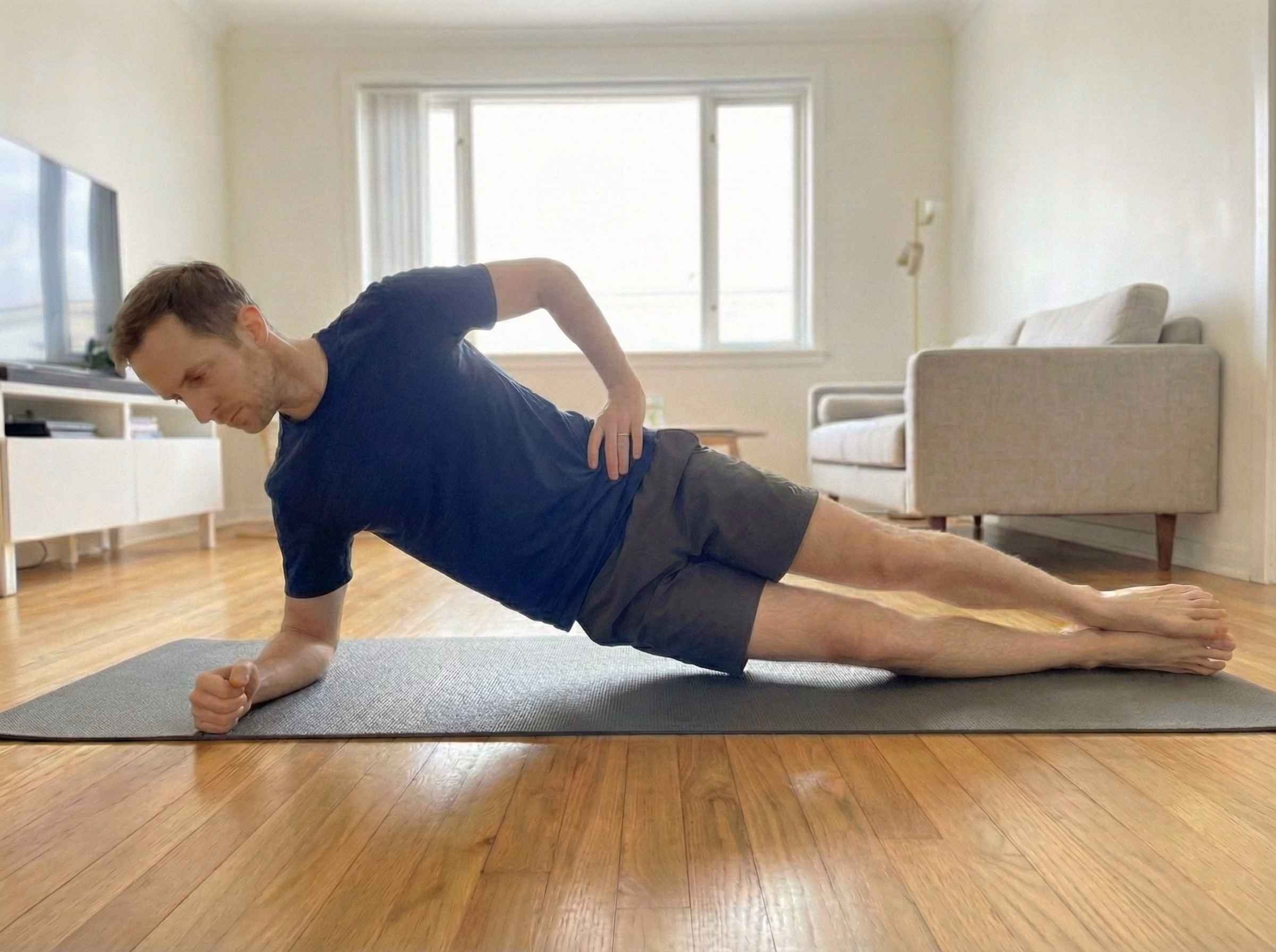 Mistake – Twisted side support with rolled hips