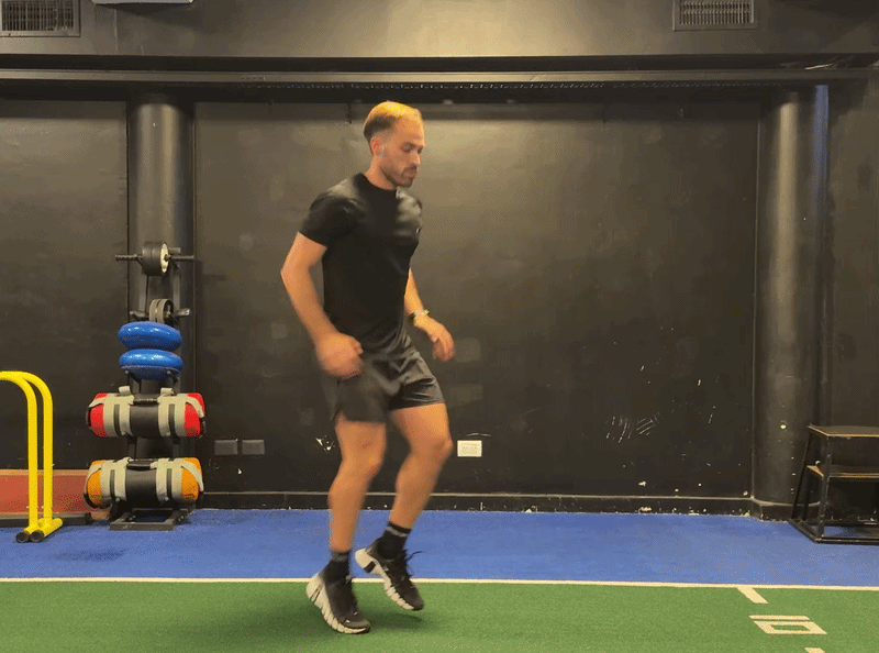 Hero – Teen athlete doing high knees in place with a light blue vertical line tracing from feet to head