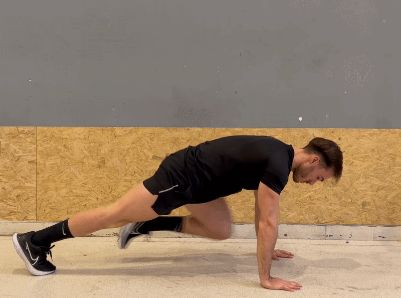 Hero – Teen athlete in a strong plank driving one knee forward with a soft blue glow along the body line